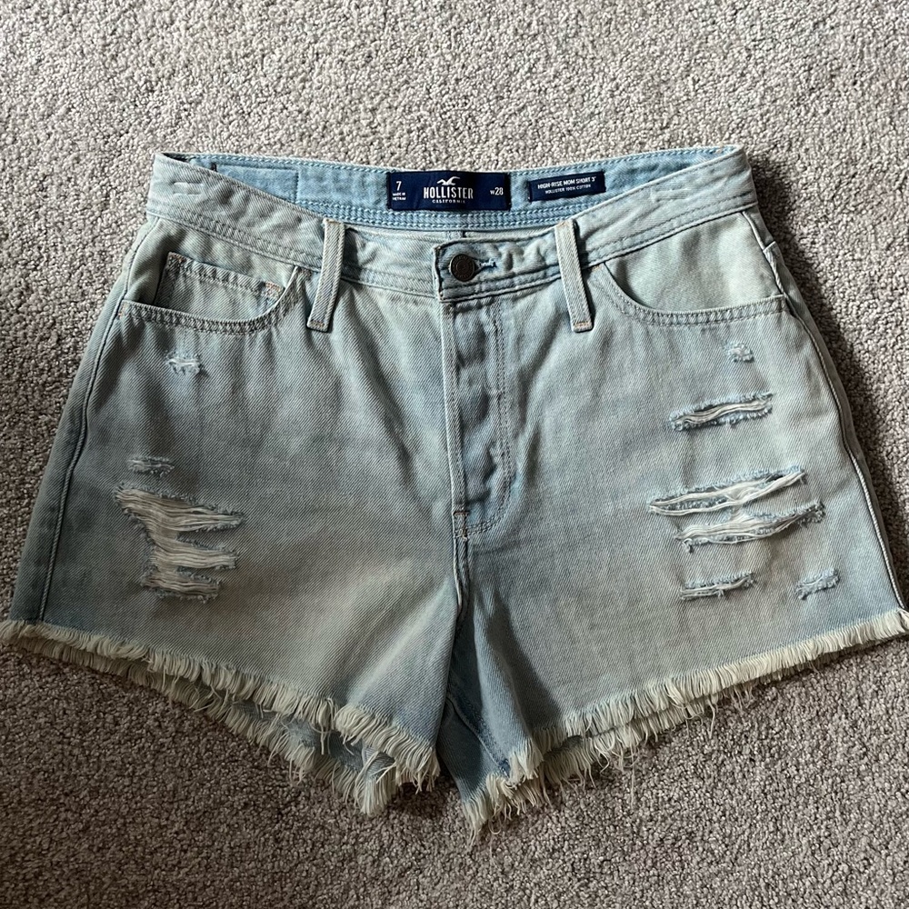 Light Wash Hollister Mom Jean Shorts